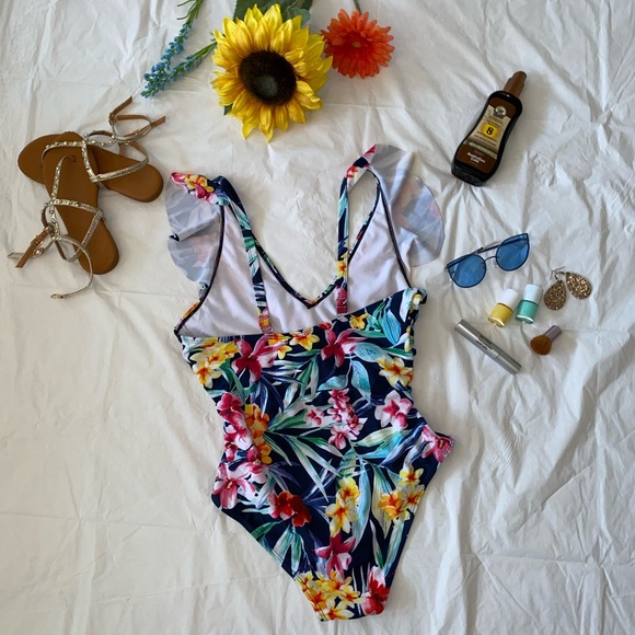 One piece bathing suit ruffle sleeve XL - Picture 2 of 6